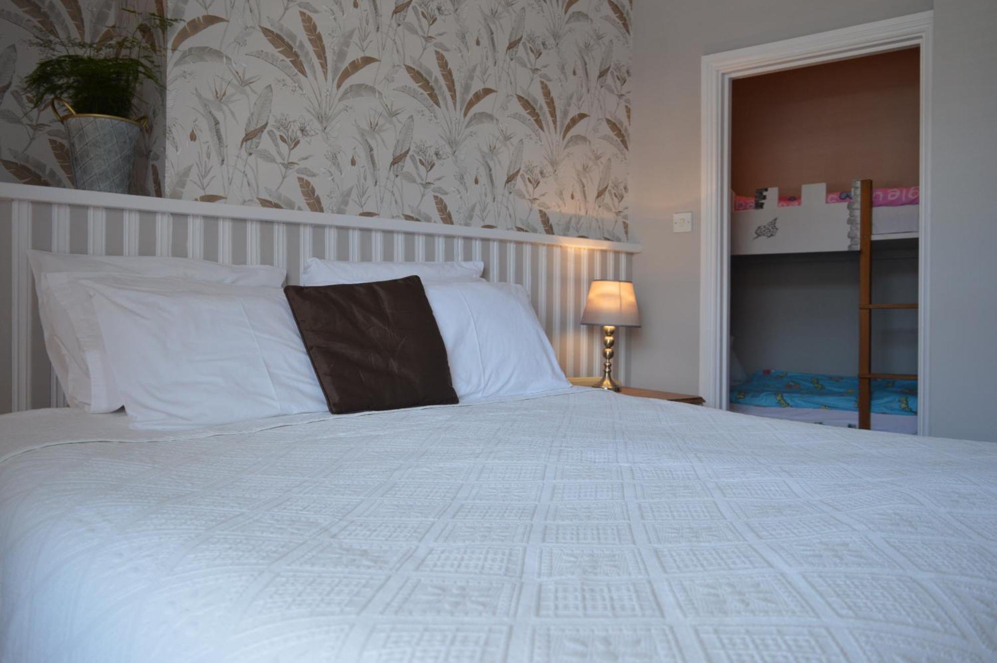 The Ilchester Arms Hotel, Ilchester Somerset Room photo
